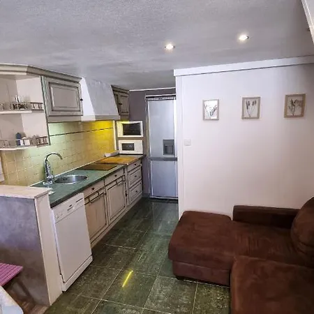 Holiday home Belle Maisonnette Climatisee Au Bord De Mer, Parking, Port